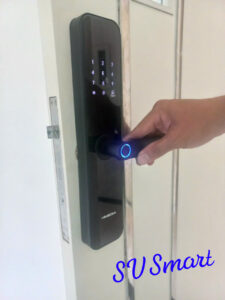 Hoàn thành lắp đặt khóa cửa thông minh Smartlock cho khách ở công ty